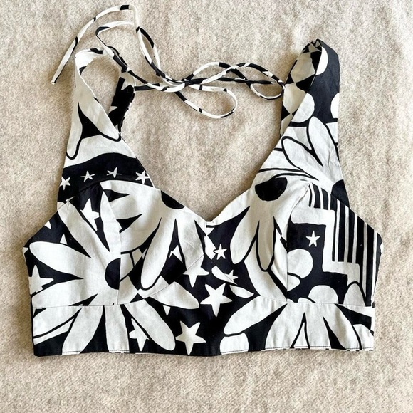 Farm Rio backless crop top 😍 - Picture 3 of 8